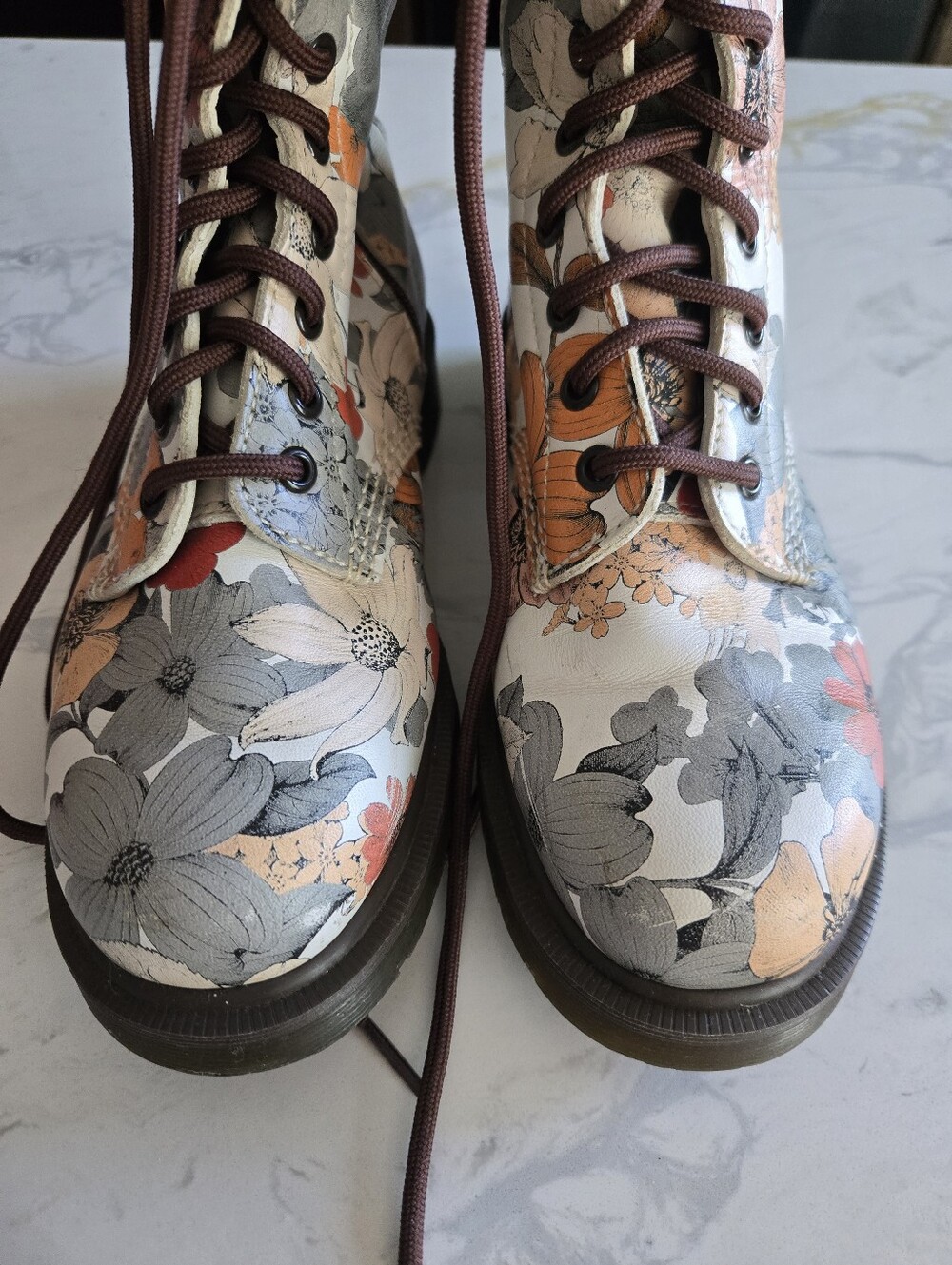 Dr Martens RARE FIND! 1B99 14 EYE Floral Combat Boots - White Multi. Size 8 - Picture 2 of 6
